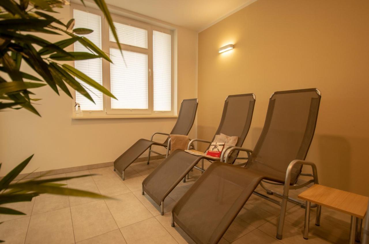 Albert-Inn-Glowe: Barrier-Free Retreat with Coworking & Sauna Exterior photo